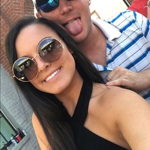 Meet your Posher, Hunter